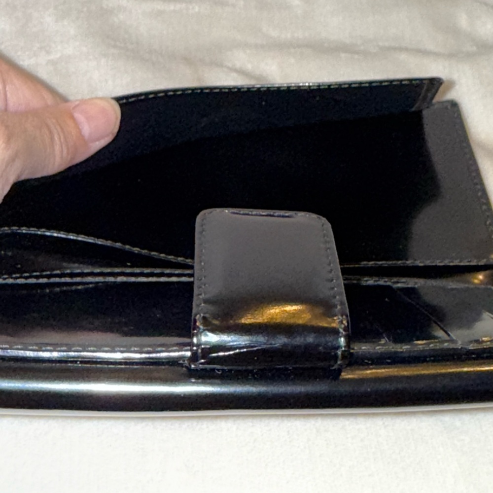 Gucci Glossy Black Leather Clutch - Picture 10 of 14